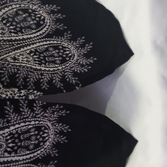 Rose and Olive black and white blouse sheer size medium / large. - Picture 4 of 8